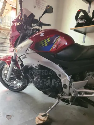 Suzuki GSR 2018 Red