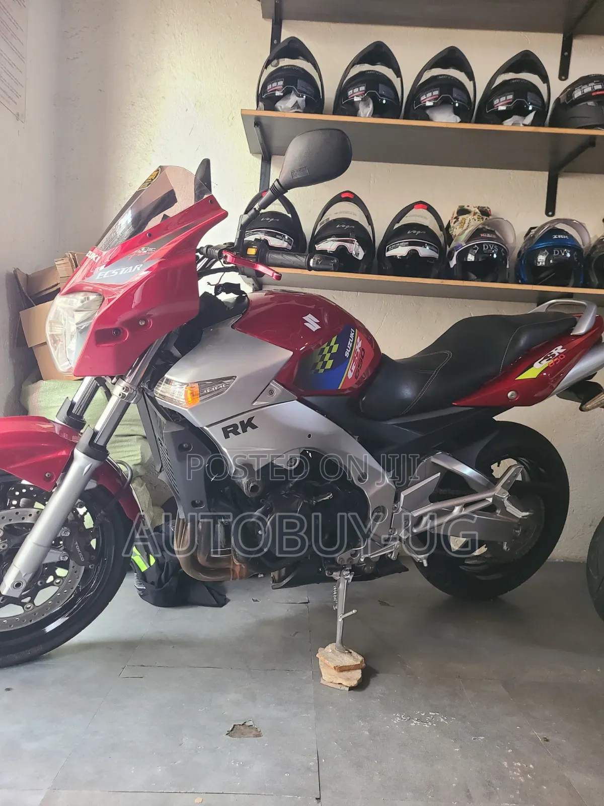 Suzuki GSR 2018 Red