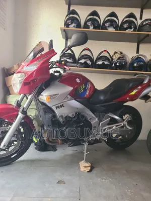 Suzuki GSR 2018 Red