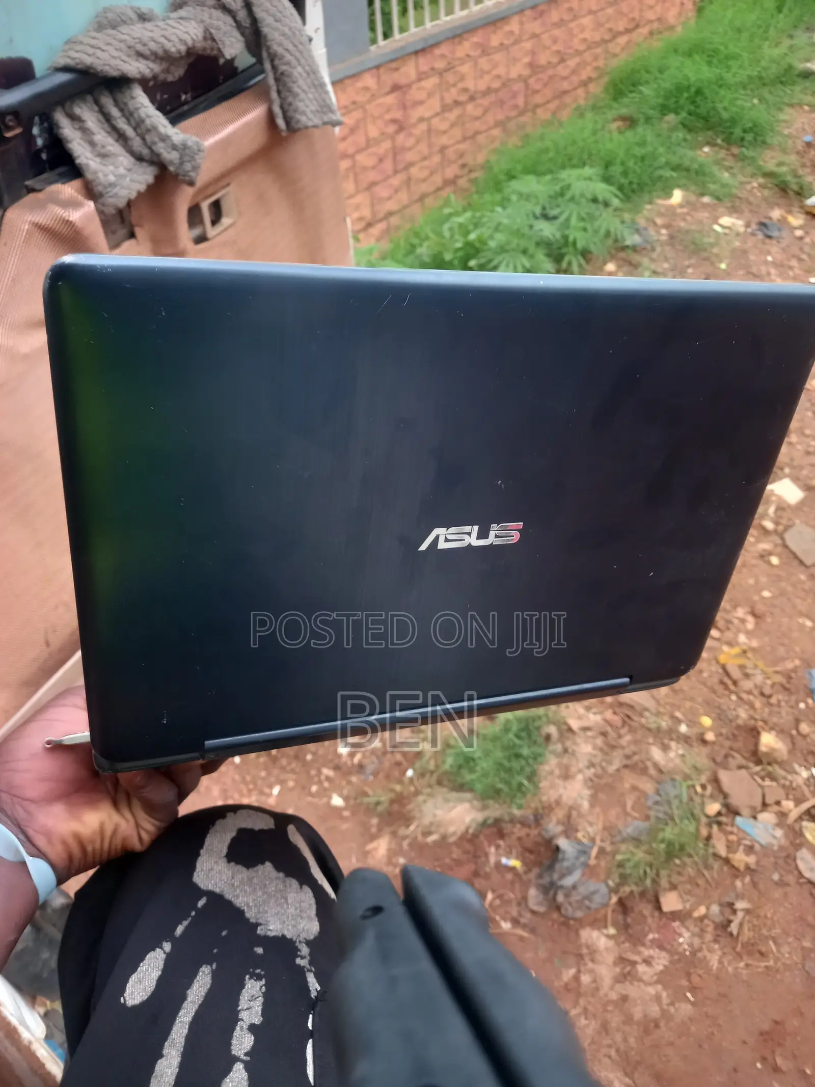 Laptop Asus X540LA 4GB Intel Celeron HDD+SSD 160GB