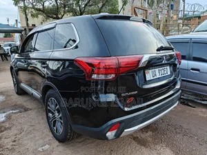 Mitsubishi Outlander 2016 Black