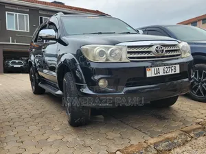 Toyota Fortuner 2010 Black