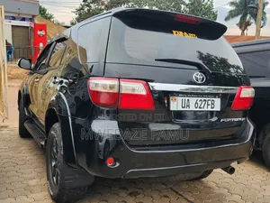 Toyota Fortuner 2010 Black