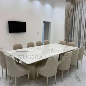 Comforter Dinning Table