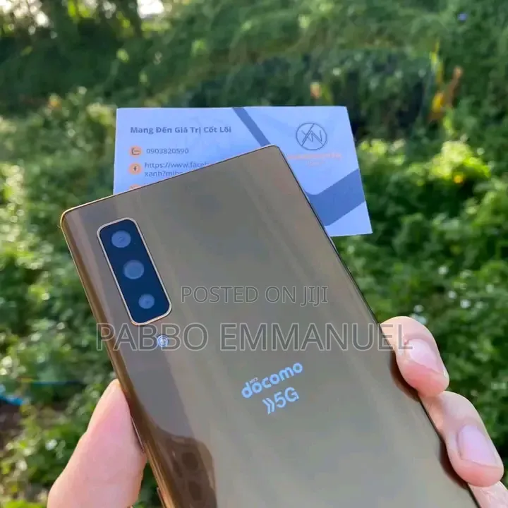 Fujitsu Arrows NX9 F-52A 128 GB Gold