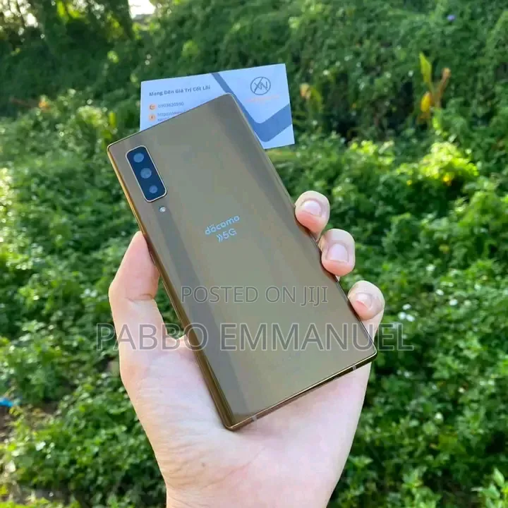 Fujitsu Arrows NX9 F-52A 128 GB Gold