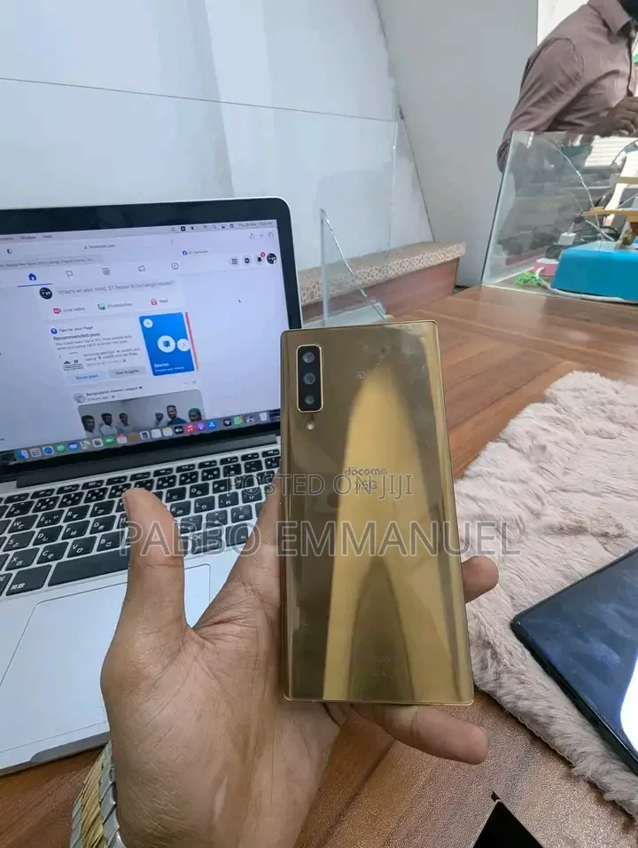 Fujitsu Arrows NX9 F-52A 128 GB Gold