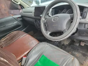 Toyota HiAce 2007 Green