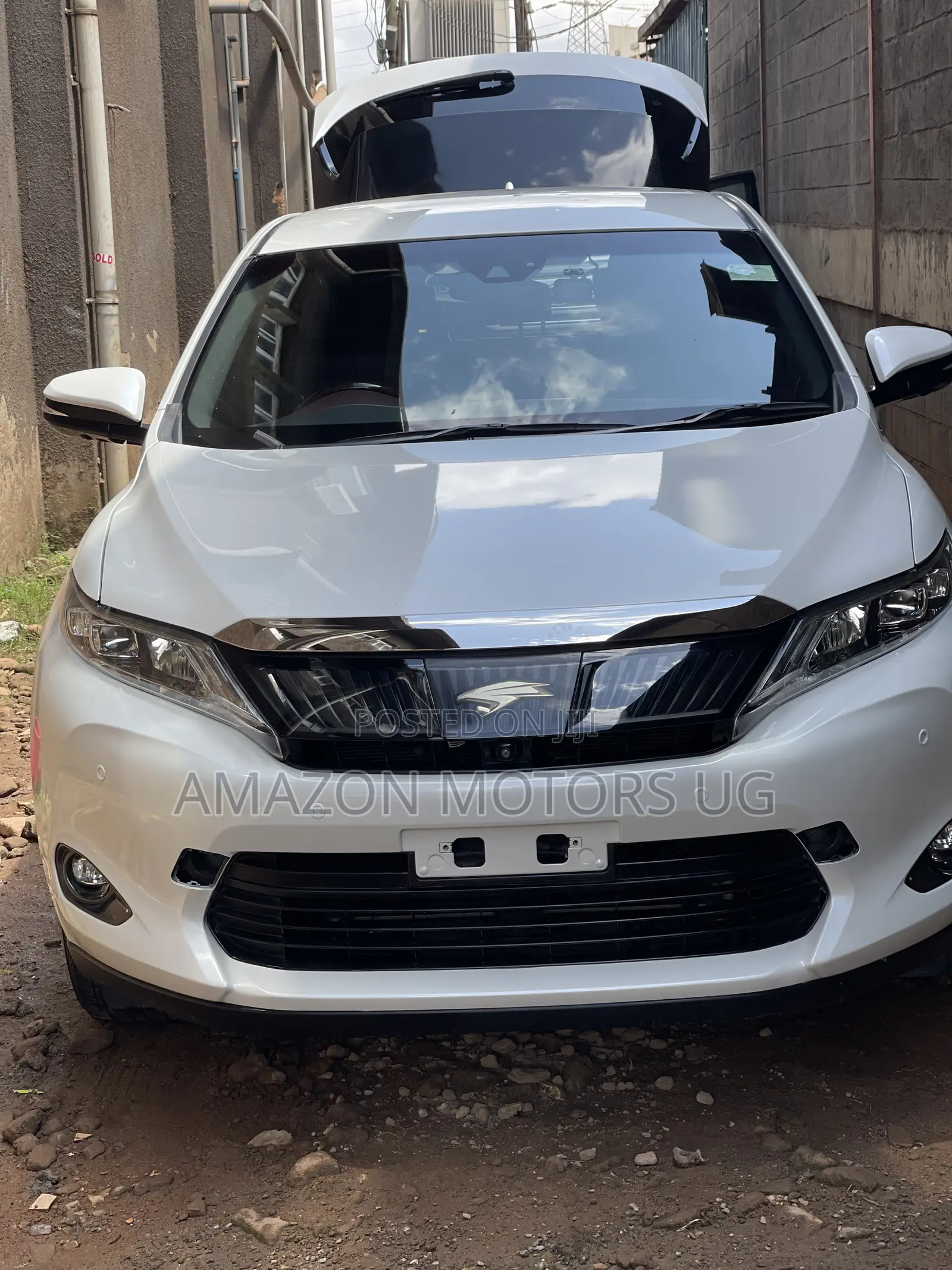 Toyota Harrier 2.0 2016 White