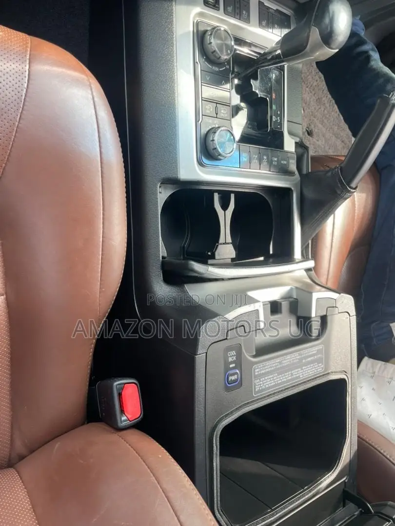 Toyota Land Cruiser 4.6 V8 ZX 2016 Black