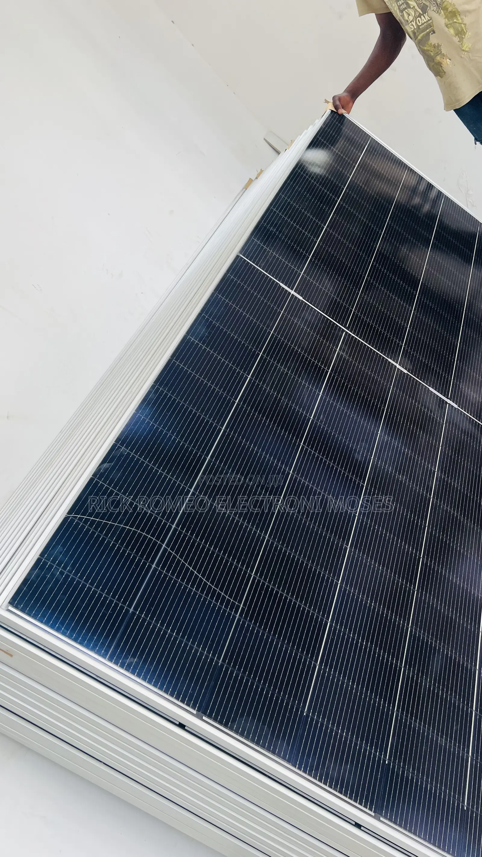 590w Mono Crystalline Solar Panels