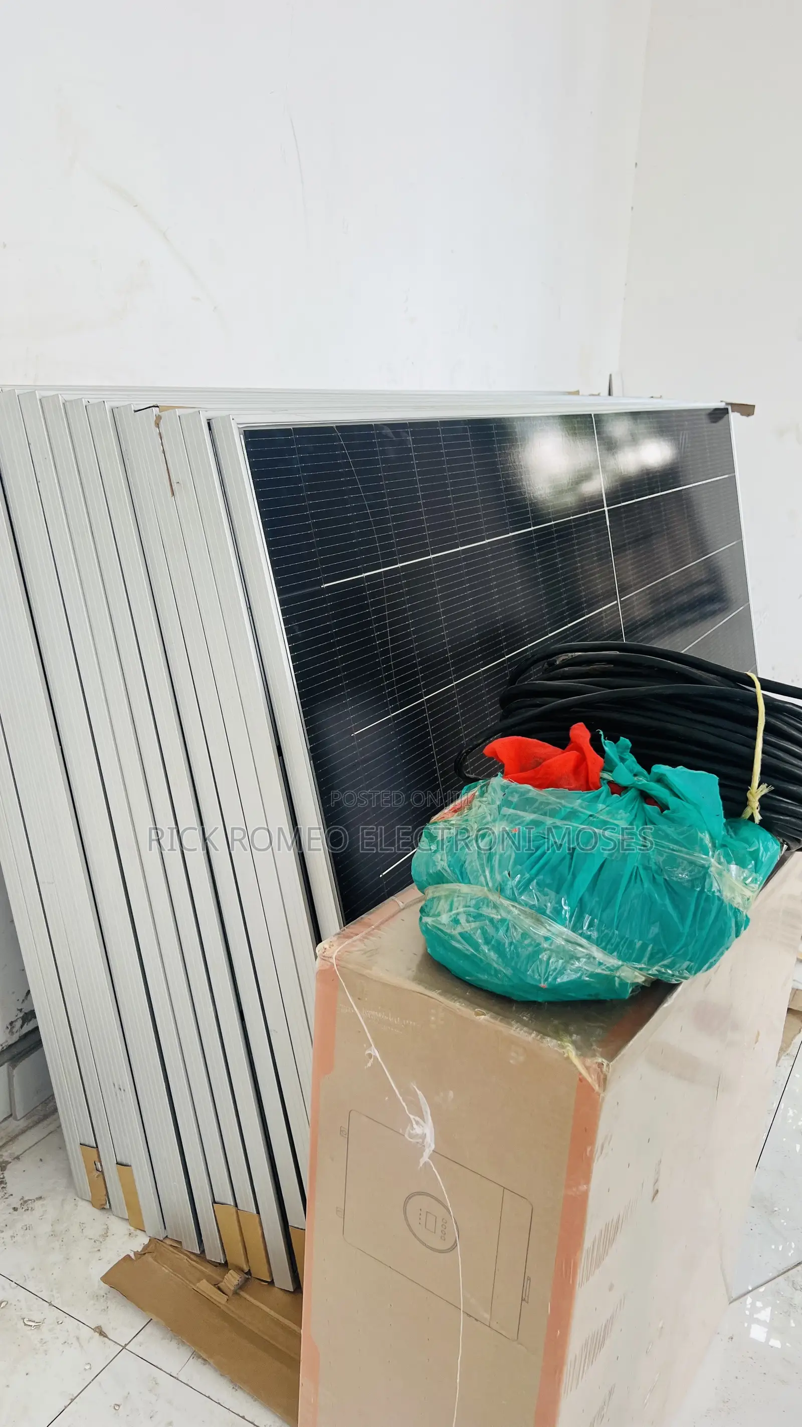 590w Mono Crystalline Solar Panels