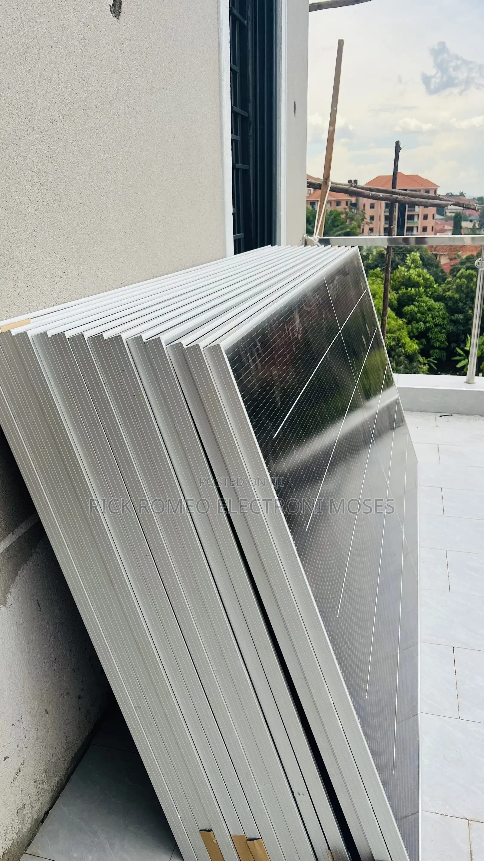590w Mono Crystalline Solar Panels