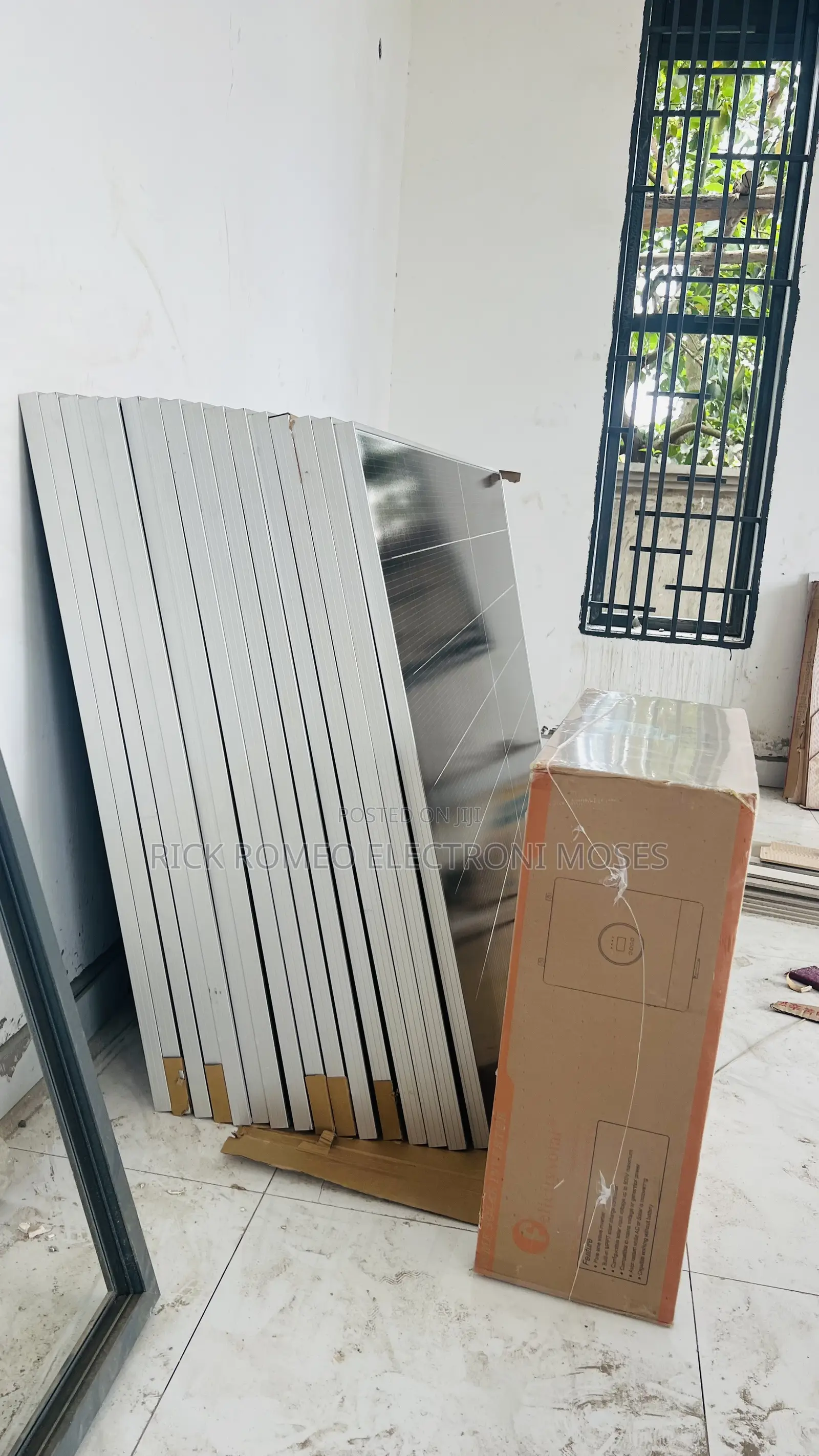 590w Mono Crystalline Solar Panels