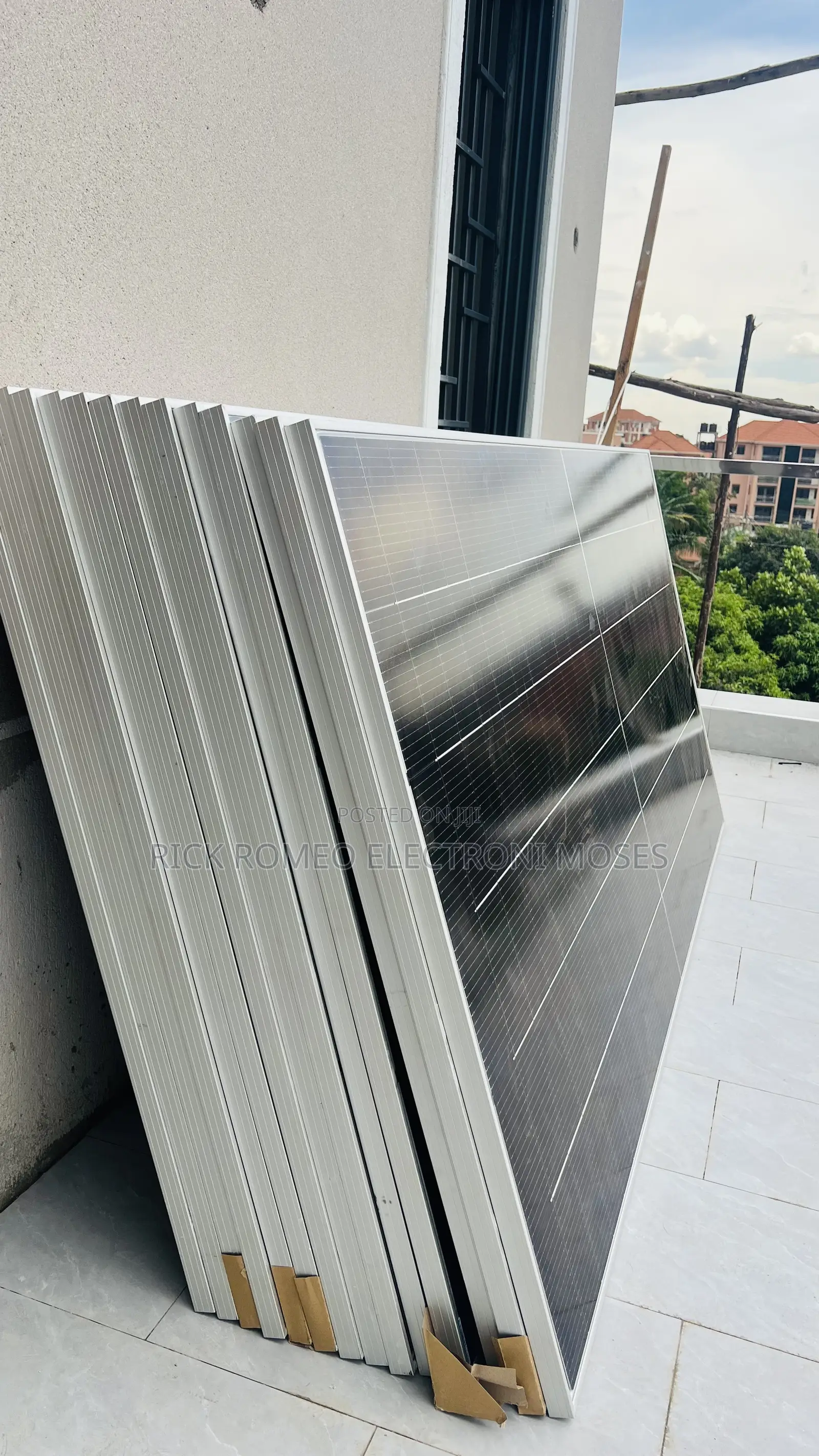 590w Mono Crystalline Solar Panels