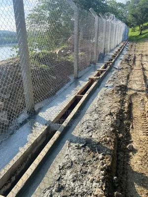 Chain Link Fence Construction