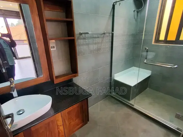 2bdrm House in Kisaasi, Central Division for rent