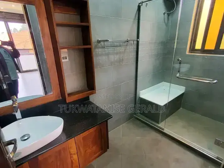 2bdrm House in Kisaasi, Central Division for rent
