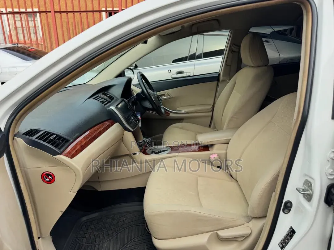 Toyota Premio 2014 White