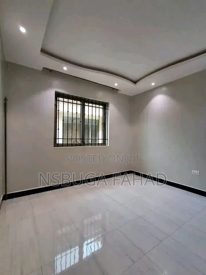 2bdrm House in Kisaasi Bukoto Road, Central Division for rent