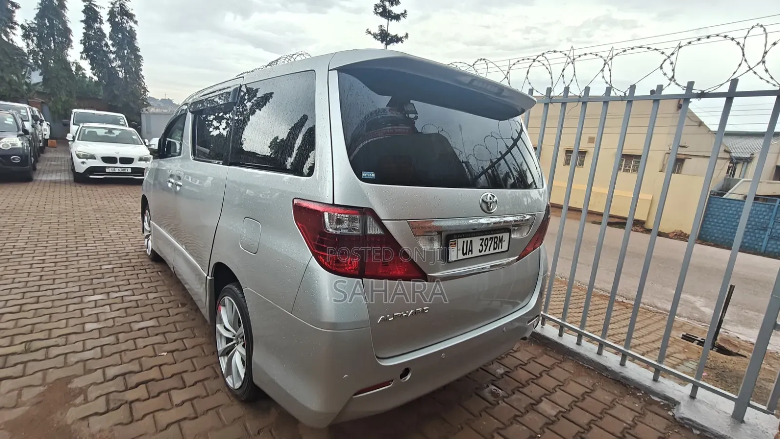 Toyota Alphard 2010 Silver