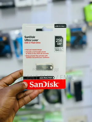 SanDisk Ultra Luxe 256GB USB 3.1 Gen 1 Flash Drive 01