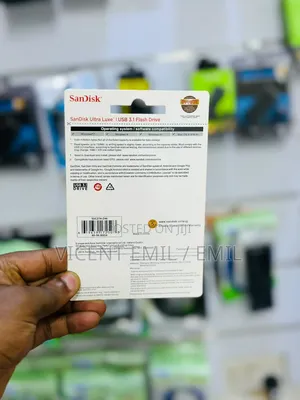 SanDisk Ultra Luxe 256GB USB 3.1 Gen 1 Flash Drive 01