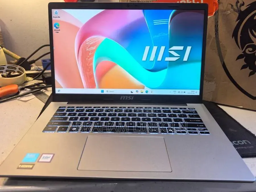 New Laptop MSI Modern 14 8GB Intel Core i7 SSD 512GB