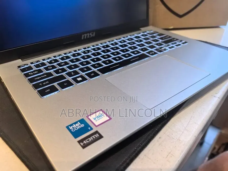 New Laptop MSI Modern 14 8GB Intel Core i7 SSD 512GB
