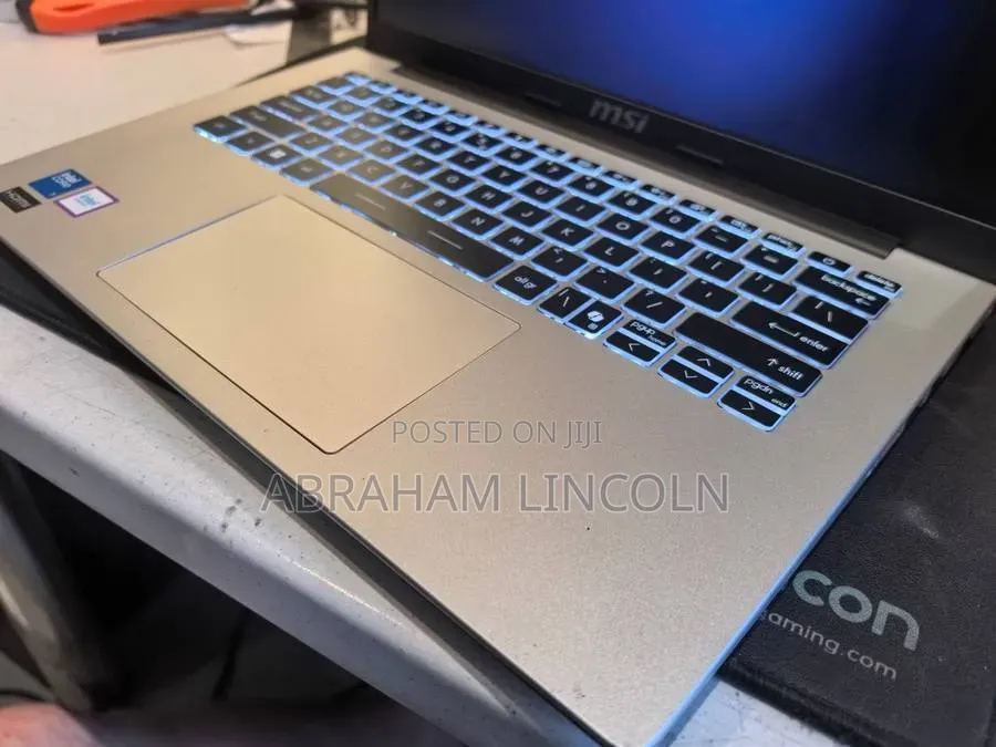 New Laptop MSI Modern 14 8GB Intel Core i7 SSD 512GB