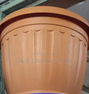 Round Plastic Planter Pot