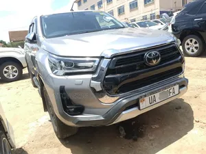 Toyota Hilux Revo Double Cab Deisel 2.4 AWD 2020 Silver