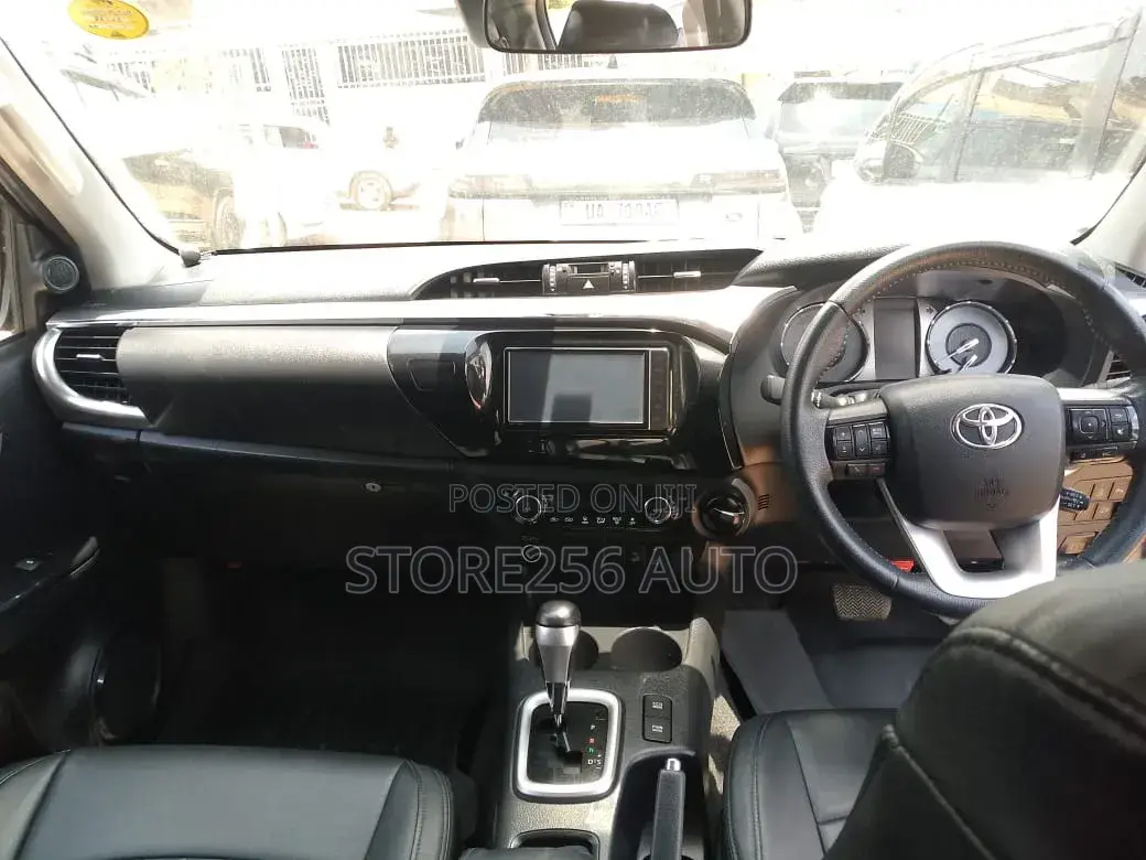 Toyota Hilux Revo Double Cab Deisel 2.4 AWD 2020 Silver