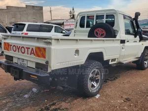 Toyota Land Cruiser 2016 White