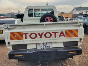Toyota Land Cruiser 2016 White