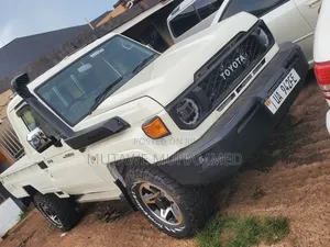Toyota Land Cruiser 2016 White