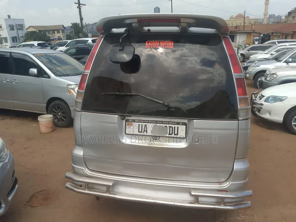 Toyota Noah 2.0 FWD (8 Seater) 2001 Silver