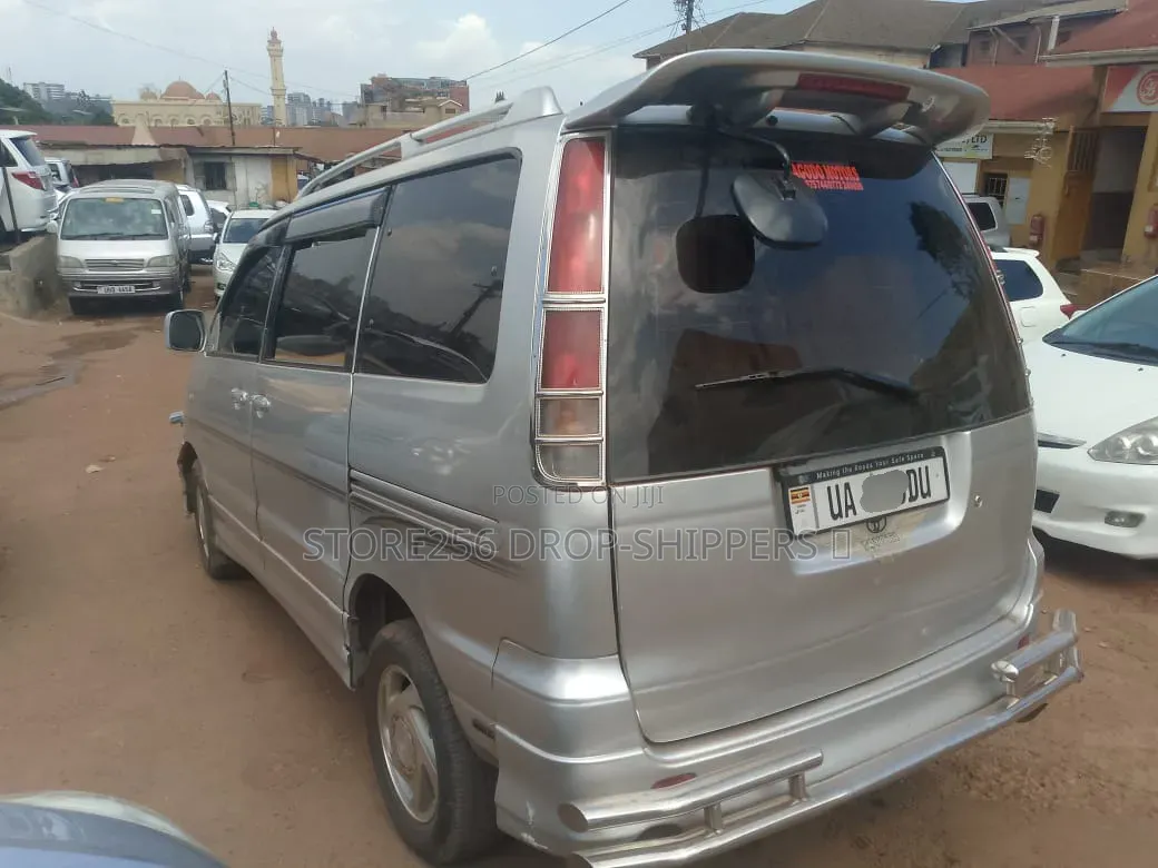 Toyota Noah 2.0 FWD (8 Seater) 2001 Silver