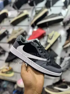 Jordan 1 Low X Travis Scott (Cactus Jack)