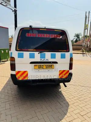 Toyota HiAce 2003 White