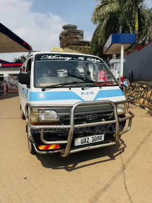 Toyota HiAce 2003 White