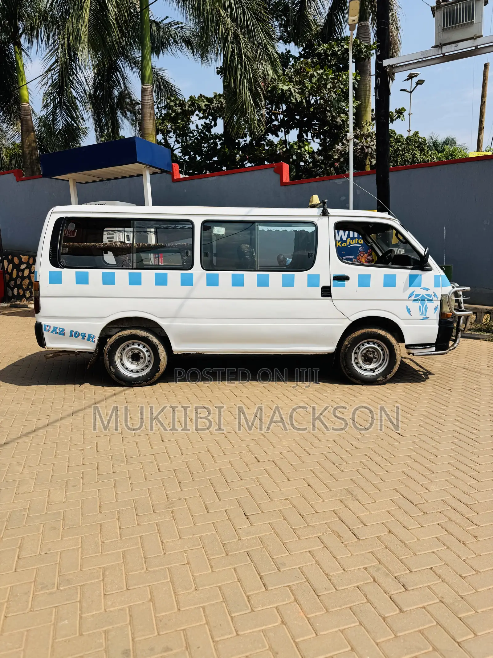 Toyota HiAce 2003 White