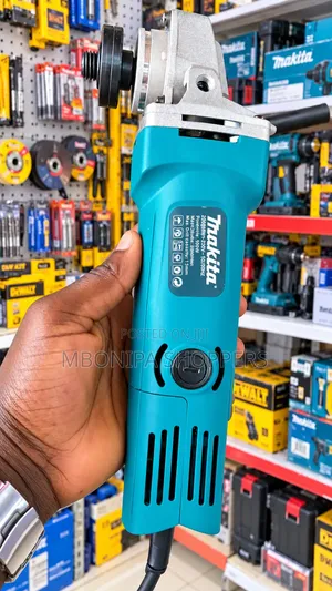 Makita 900W Angle Grinder