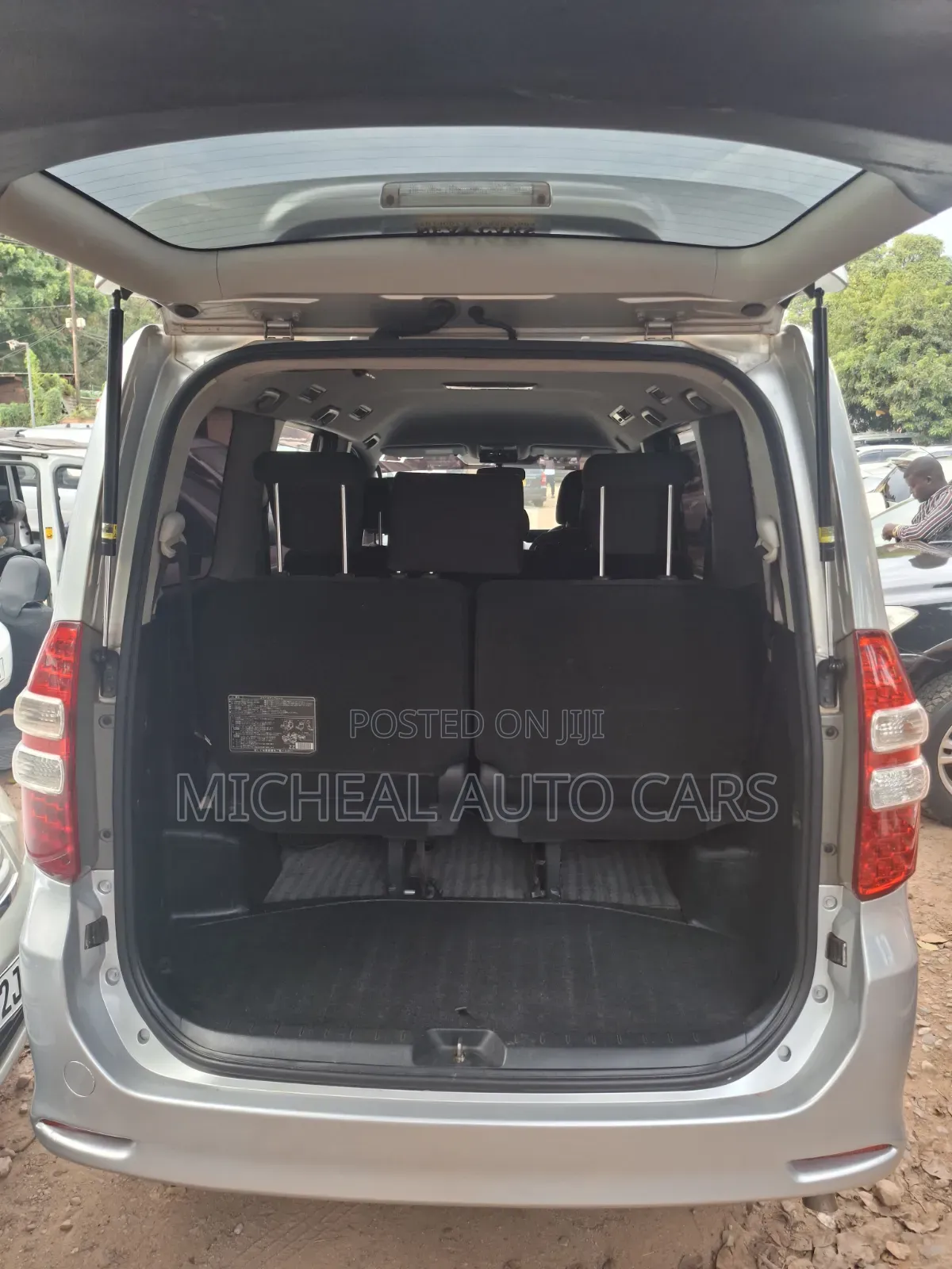 Toyota Noah 2011 Silver