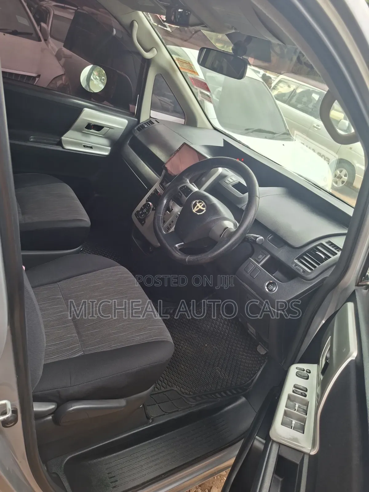 Toyota Noah 2011 Silver