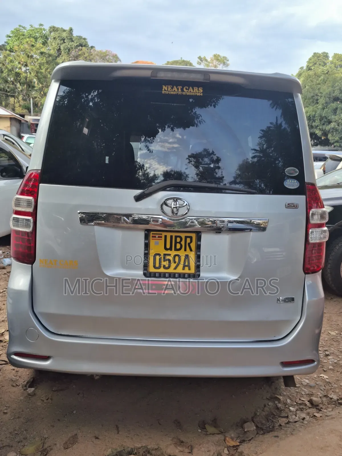 Toyota Noah 2011 Silver