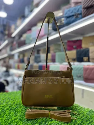 Bailee Shoulder Bag With a Gold-Tone Brand Log