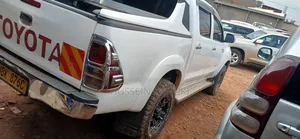 Toyota Hilux 2011 White
