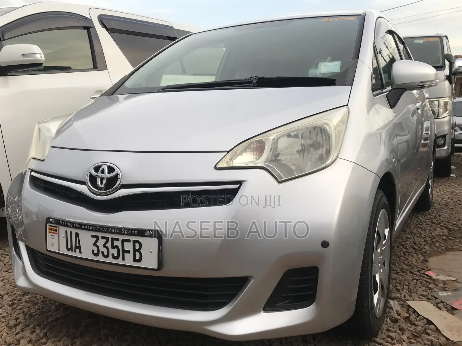 Toyota Ractis 2011 Silver