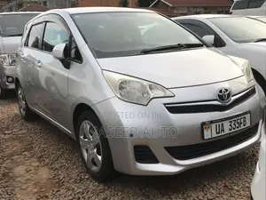 Toyota Ractis 2011 Silver